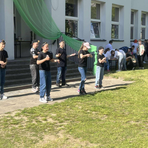 Występ starszych uczniów. 