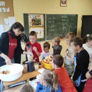 Wspólne przygotowywanie posiłków.