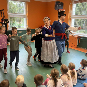 Prezentacja tańca ludowego. 