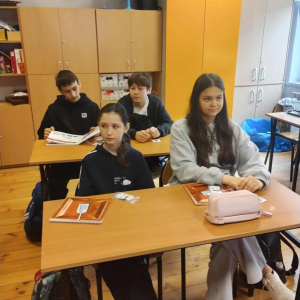 Warsztaty uczniów w szkole. 