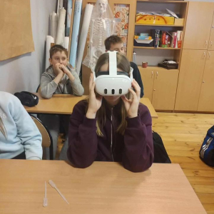 Warsztaty uczniów w szkole. 