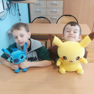 Zabawy i integracja z pluszowym misiem. 