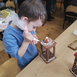 Warsztaty piernikowe w szkole. 