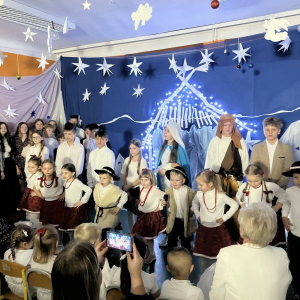 Wystep uczniów, spotkanie wigilijne. 