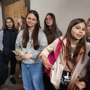Uczniowie na wycieczce.