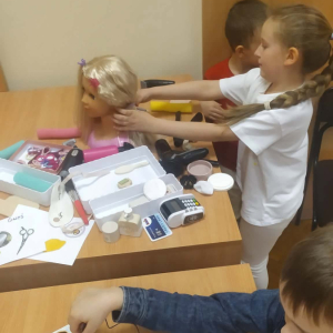 Uczniowie podczas warsztatów. 