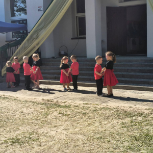 Atrakcje podczas Dnia Rodziny, zabawy i wystąpienia uczniów. 