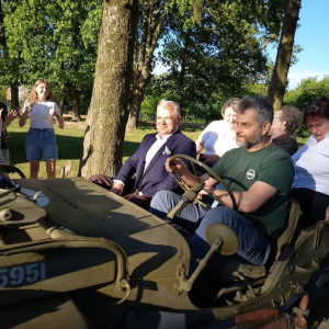 Atrakcje podczas Dnia Rodziny, zabawy i wystąpienia uczniów. 